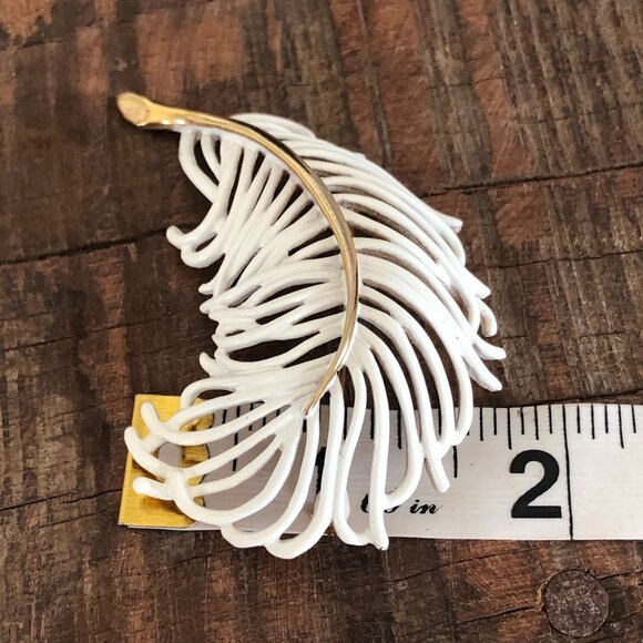 Vintage Monet Gold Tone and White Enamel Feather Brooch Pin Wispy - Picture 5 of 5